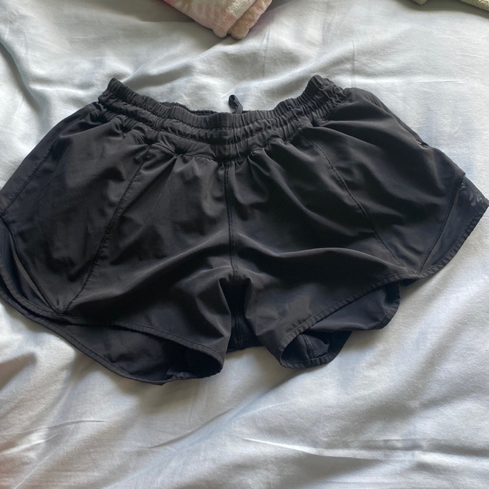 LuLu lemon hotty hot shorts 4”